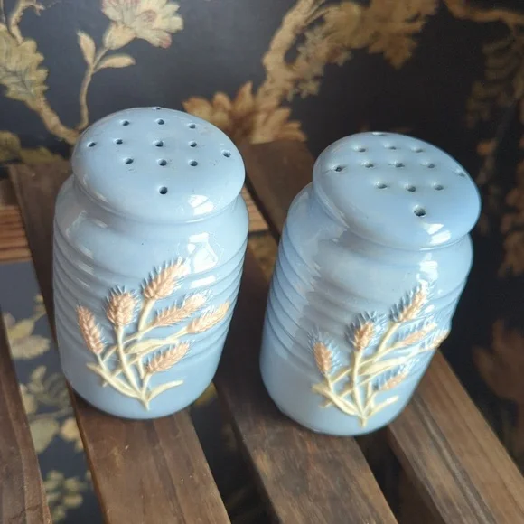 Japanese Vintage Ceramic Salt And Pepper Shakers Light Blue With Wheat Design - Picture 2 of 9